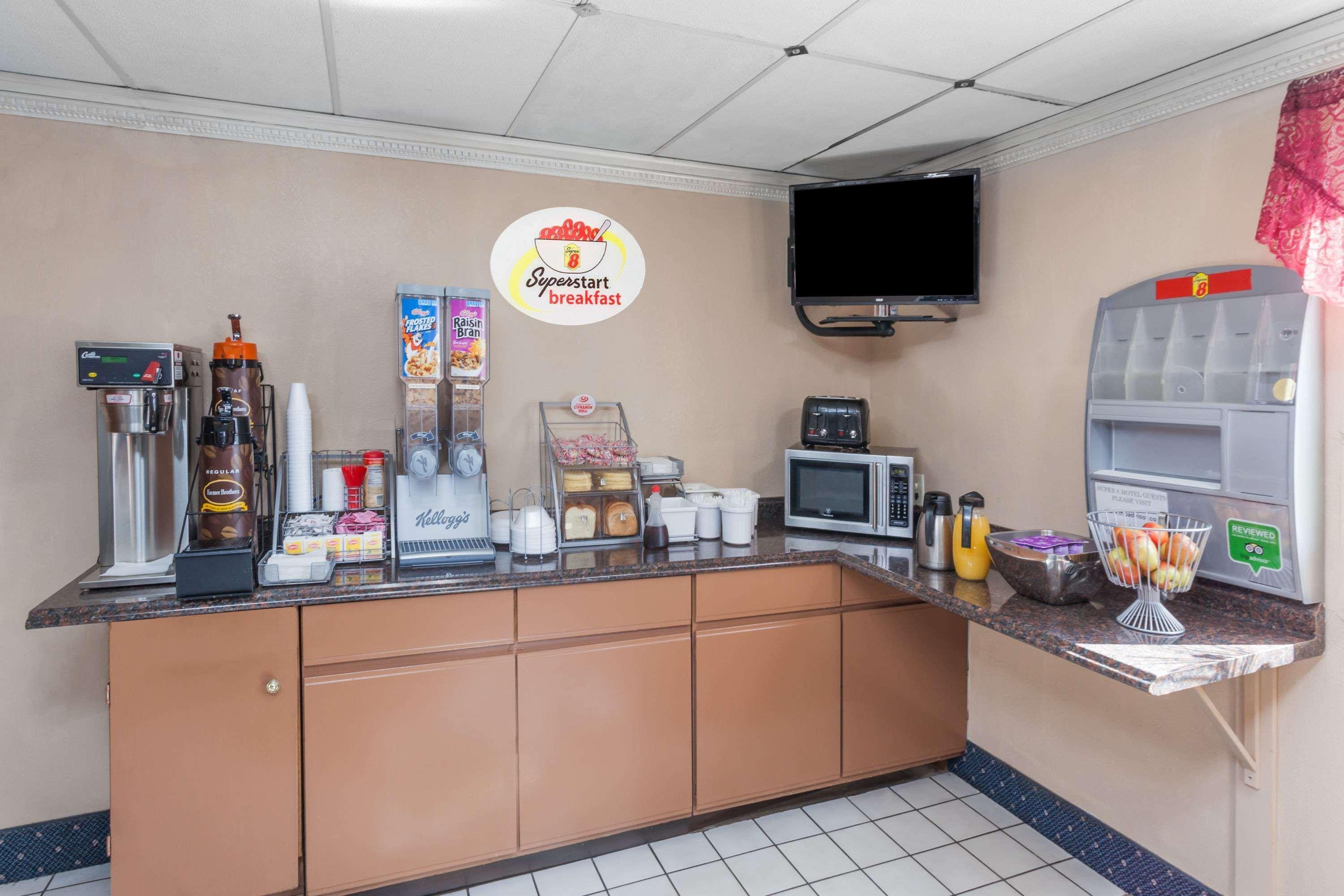 Super 8 By Wyndham Merrillville Bagian luar foto