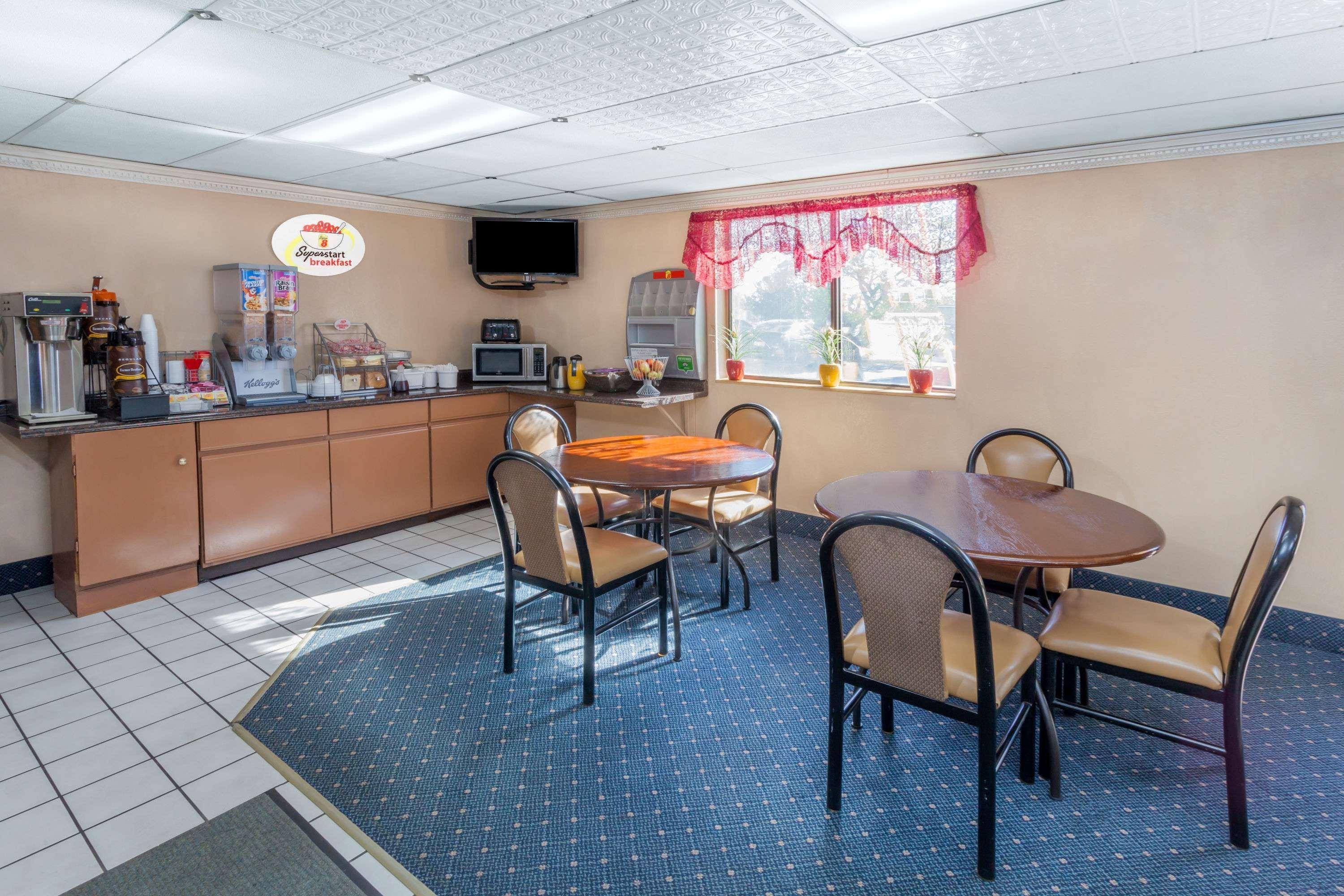 Super 8 By Wyndham Merrillville Bagian luar foto