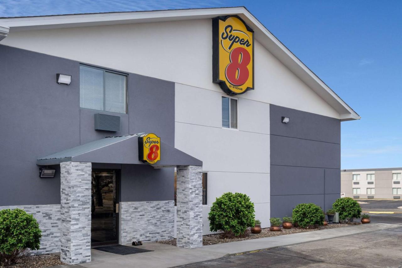 Super 8 By Wyndham Merrillville Bagian luar foto