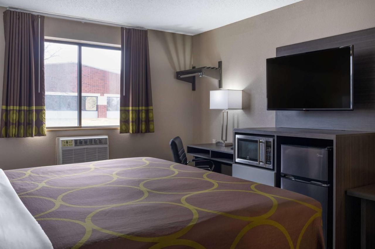 Super 8 By Wyndham Merrillville Bagian luar foto