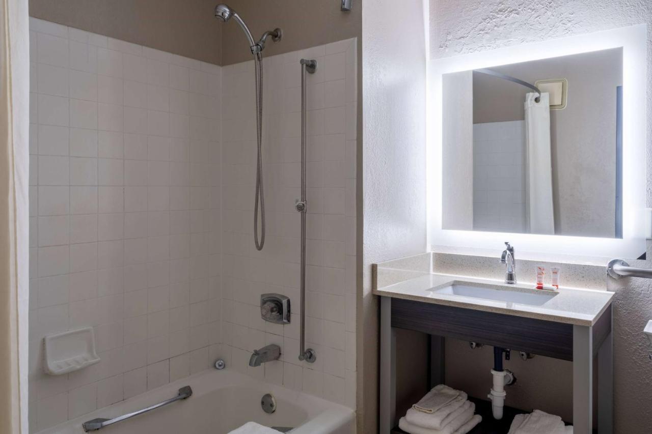 Super 8 By Wyndham Merrillville Bagian luar foto