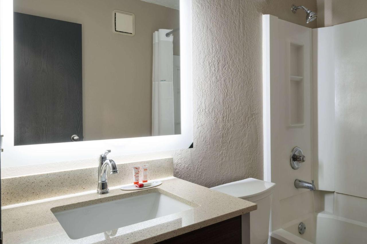 Super 8 By Wyndham Merrillville Bagian luar foto