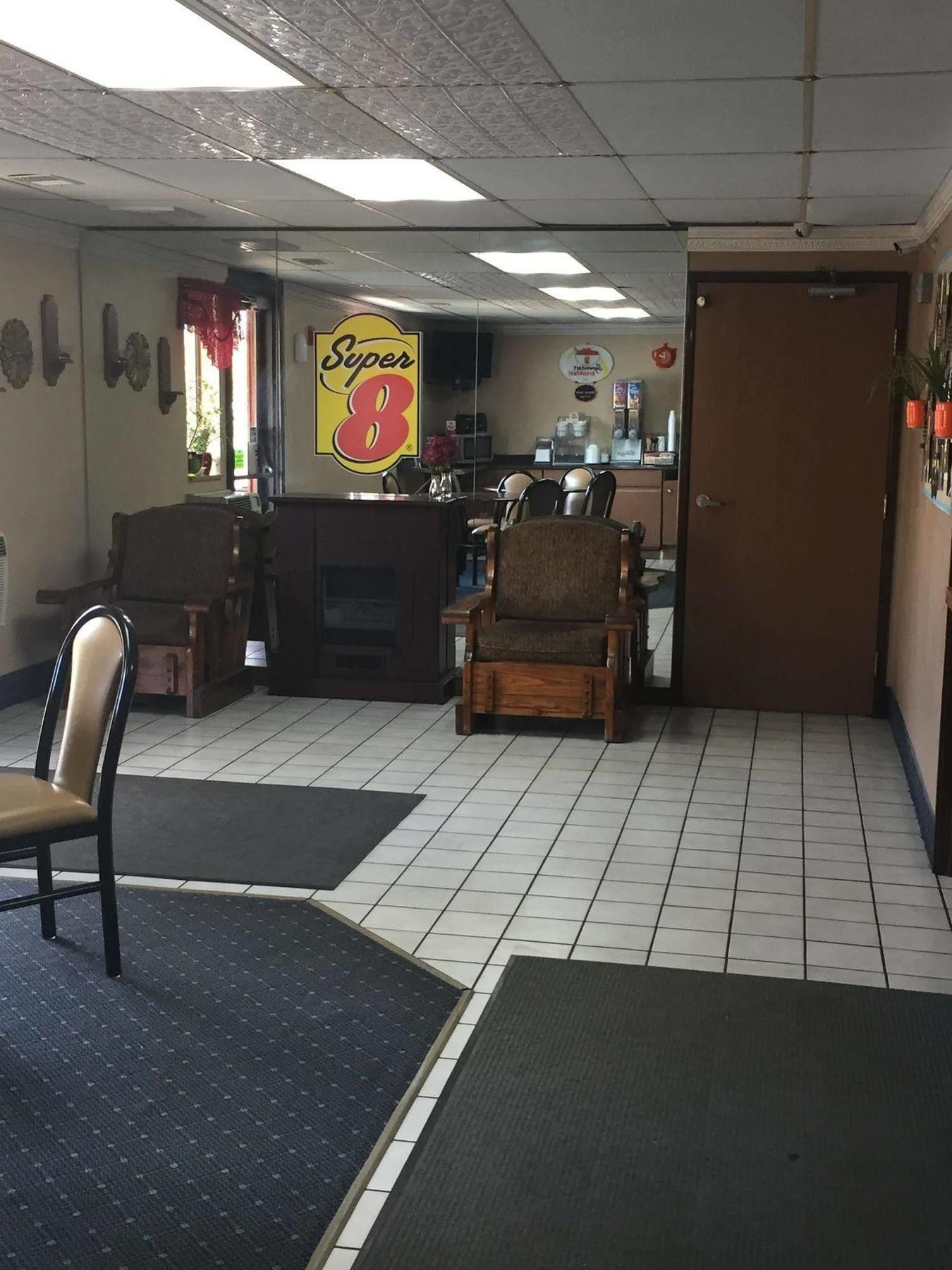 Super 8 By Wyndham Merrillville Bagian luar foto